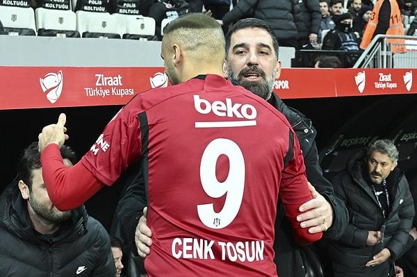 Beşiktaş tribünleri son günlerin popüler davası olan "Seçil Erzan" dosyasını tribünlere taşıdı. Eyüpspor teknik direktörü Arda Turan'a Seçil Erzan tezahüratı yaptı.