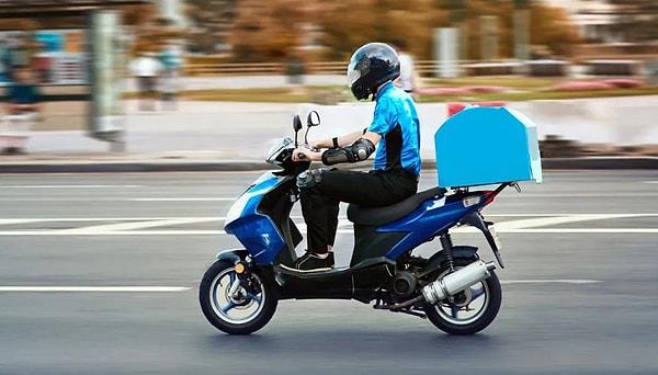 Sosyal medyada bir motokuryenin çektiği video gündem oldu. Kurye siparişi ve tutarını söyleyince kullanıcılardan yorum yağdı.
