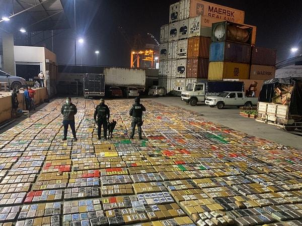 Güney Amerika ülkesi Ekvador'da hükümet ile uyuşturucu çeteleri arasındaki çatışmalar hız kesmeden devam ediyor. Ekvador limanlarından Batıya uyuşturucu ticareti akabinde ülkede resmen bir şiddet sarmalı söz konusu.