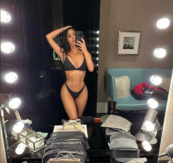 Kardashian'ın genellikle kendisini sergilediği fotoğrafların aksine, North'un yüklediği fotoğraflarda, hiçbir kusur veya kırışıklığı düzenlenmemiş. Kim'in yüz kusurlarını ve kırışıklıklarını içermesi, sosyal medyanın dikkatini epey bir çekti.