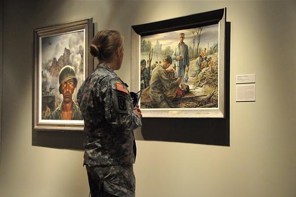 11. Pentagon, çok çeşitli askeri eserlere ve sanat eserlerine ev sahipliği yapmaktadır.
