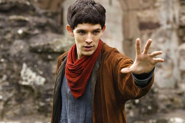 11. "Merlin dizisinin çok potansiyeli vardı lakin senaristler ortaklaşa bir karar ile dizinin son bölümüyle tüm hikayeyi katlettiler."