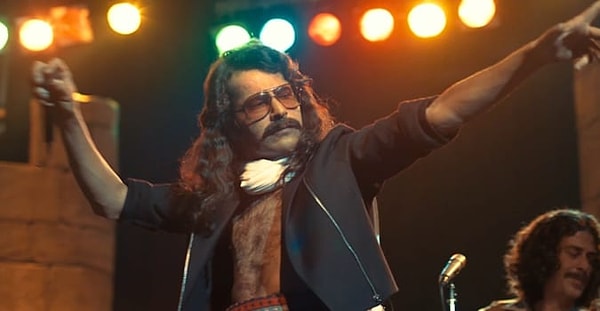 Başrolünde İsmail Hacıoğlu'nun yer aldığı 'Cem Karaca'nın Gözyaşları' filmi, Anadolu rock müziğinin efsane ismi Cem Karaca'nın hayat hikayesini beyaz perdeye taşıyor.