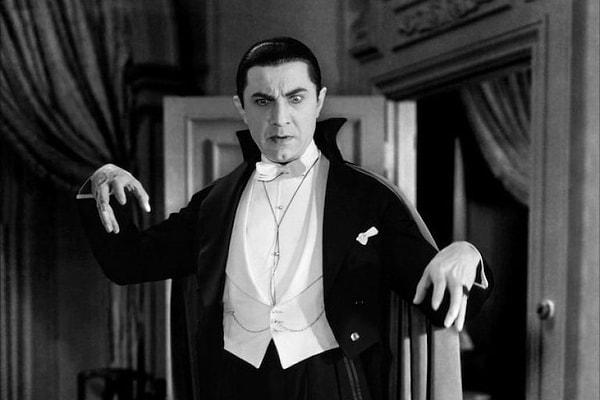 16. Tod Browning'in 1931 yapımı "Dracula"sı hâlâ tüyler ürpertici bir zevk, Karl Freund'un gölgeli sinematografisi filme kesinlikle kaygı verici bir hava katsa da, filmin tehditkar doğası tamamen Lugosi'ye ait.