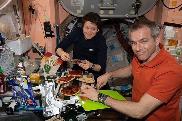 Delaware Üniversitesi'nde yapılan yeni bir araştırma, Uluslararası Uzay İstasyonu'nda (ISS) astronotların menülerinde yer alan roket salatasının, beklenmedik bir tehdit oluşturabileceğini ortaya koydu.