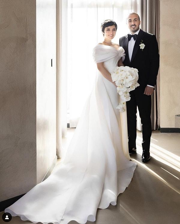 Ünlü oyuncu Ezgi Mola ve işletmeci Mustafa Aksakallı çifti Mayıs ayında dünyaevine girdi.