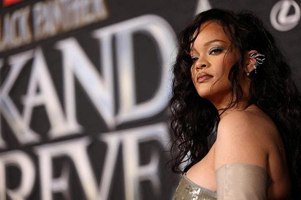 Bir zamanların en ünlü şarkıcısı Rihanna, artık pek de şarkıcı olarak anılmıyor.