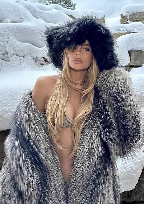 Kürk karşıtı reklamından sonra kürk giyen Khloe Kardashian, yapılan eleştirileri ti'ye alırcısına yeni pozlarını paylaştı.