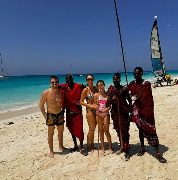 Zuhal Topal bu defa ailecek gittiği Zanzibar Adası'ndan eğlenceli anlarını ve karelerini takipçileriyle paylaştı.