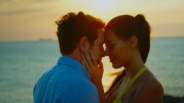 Dilan Çiçek Deniz ve Cem Yiğit Üzümoğlu’nun başrolü paylaştığı Aşk Mevsimi filmi Cuma günü vizyona giriyor.