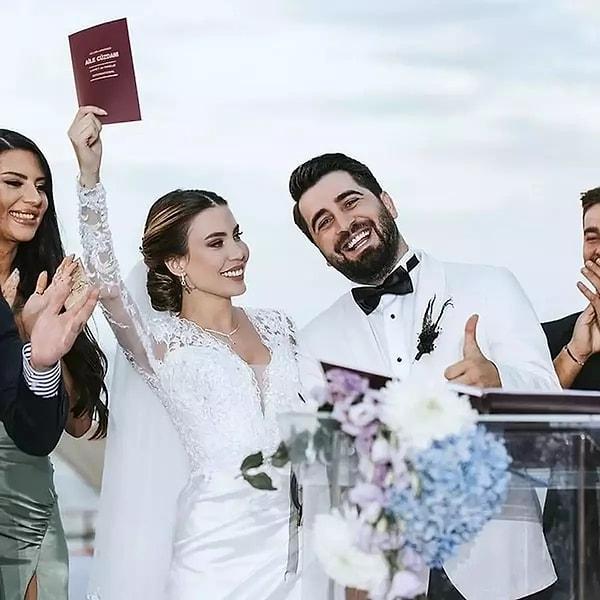 Kafalar grubuyla tanıdığımız Bilal Hancı ile aşk yaşadığı Esin Çepni 2021'in Temmuz ayında Trabzon'da evlenmişti.