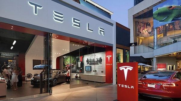 Müşteriler, İstanbul'daki yeni fiziksel mağazada elektrikli araçlar hakkında kafalarına takılan soruları uzmanlarla beraber yanıtlayabilecek ve Tesla Model Y aracını daha yakından inceleyebilecek.