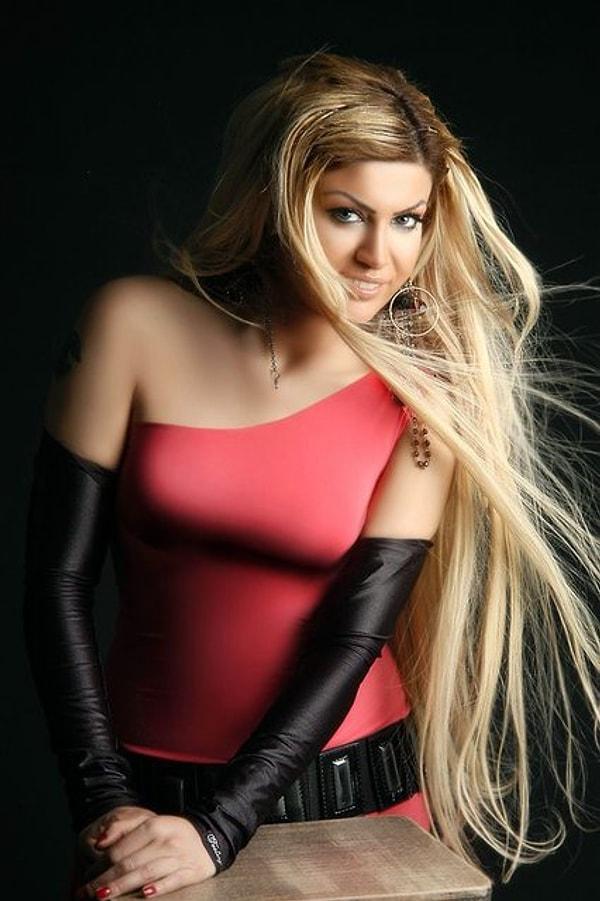 Popstar Mehtap Yılmaz ise daha önce Sema Aydemir ve Gülşen'i Dilber dansına çok sert tepki gösterip şu sözleri söylemişti:👇