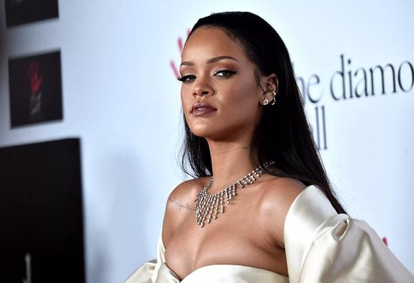 Şimdi de Forbes'a göre 2023 itibariyle net değeri 1.4 milyar doları bulan Rihanna, Amerika'nın en zengin kendi imkanlarıyla zenginleşen kadınları listesinde 20. sırada yer alıyor.👏🧿