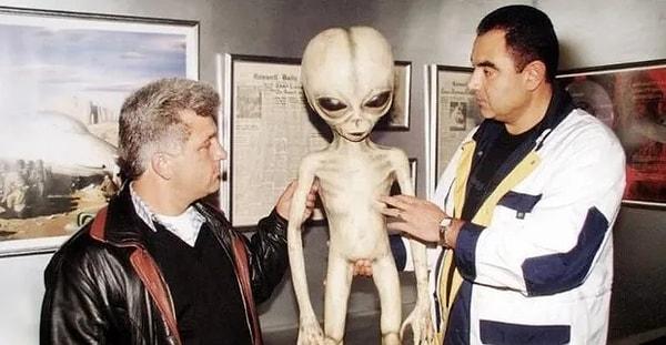 1998 yılında Derya Taşkıran adlı UFO temasçısı kişiyle görüştü ve uzaylılar hakkında "birinci ağızdan" bilgileri alıp bizlere aktardı.