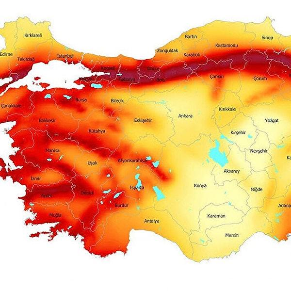 Görür, Marmara Denizi’nin içinde ve kıyıda, karada bulunan Kuzey Anadolu Fay zonunun bir parçası olan fayların canlı olduğunu ve harekete geçtiği zaman deprem ürettiğini belirtti.