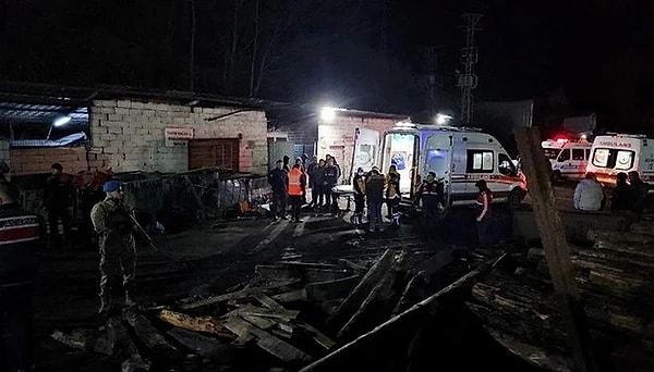 Zonguldak’ta bulunan özel bir maden işletmesinde yaşanan göçük sonrasında 2 işci toprak altında kaldı. İşçilerinden biri kurtarılırken, mahsur kalan bir madenciyi kurtarma çalışmaları devam ediyor.