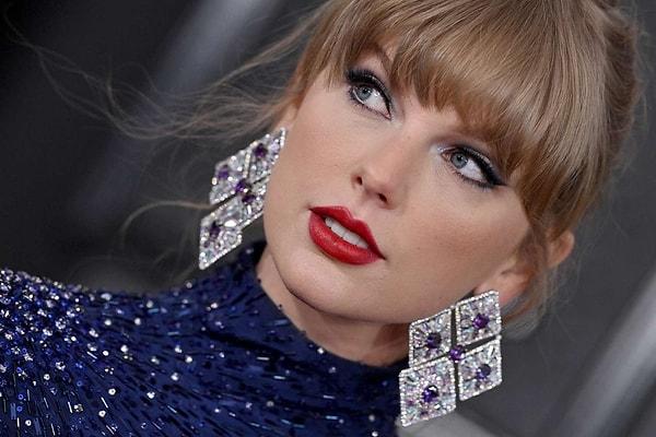 Dünyaca ünlü şarkıcı Taylor Swift'i tanımayan kalmadı: Kendisi gerek başarılarıyla gerek dünyanın dört bir yanındaki hayranlarıyla yıldızını iyice parlattı.