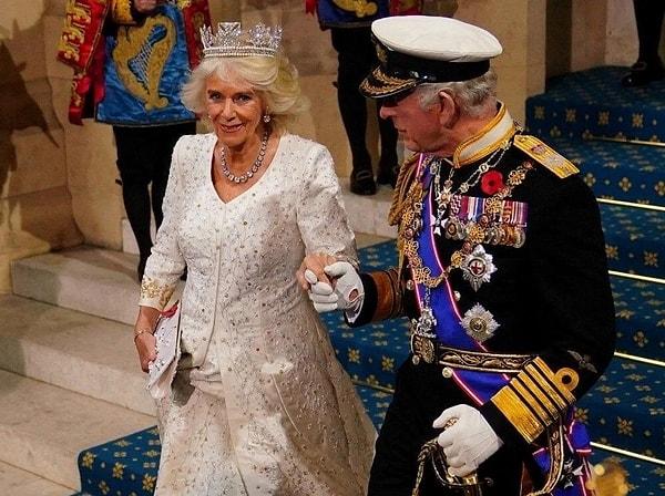Kraliçe Camilla, kanser teşhisi konan eşi Kral Charles hakkında bir bağış etkinliğinde konuştu. Eşine gelen tüm destek mesajlarından "çok etkilendiğini" belirten Kraliçe, Kral Charles'ın sağllık durumuyla ilgili "Bu koşullar altında son derece iyi" olduğunu söyledi.