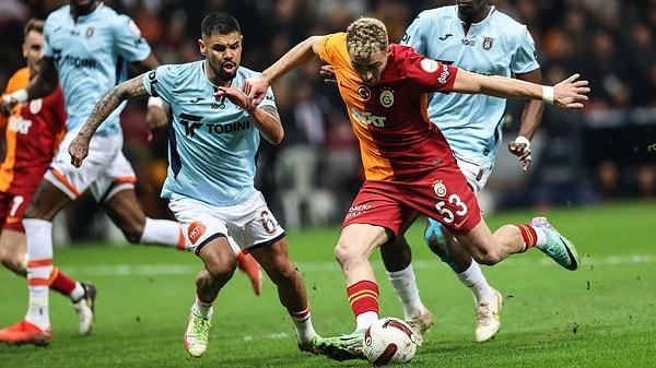 Ligin 25. haftasında Galatasaray, kritik maçta Başakşehir'i 2-0'lık skorla geçti. Üç puanı getiren golleri Barış Alper ve Mertens kaydetti.