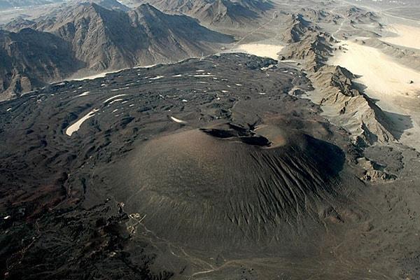 Bulgular, volkanik patlamalar sırasında meydana gelen yıldırım çarpmalarının azot gibi yaşam için gerekli elementleri atmosferden yüzeye taşıdığını gösterdi.