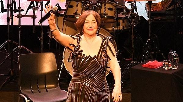 Ünlü şarkıcı Nazan Öncel, son albümü "Kara Plak (Geceye Bir Şarkı)"ın lansmanı için Kadıköy'deki Alan adlı mekanda bir konser düzenledi.