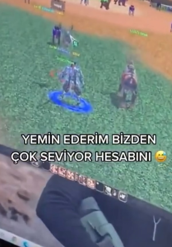 Videoyu izleyenler ise ikiye bölündü. Bazı izleyiciler genç kızın babasının kader ortaklarıydı, bu ‘hastalığı’ yenmenin yolu olmadığını dile getirdi.