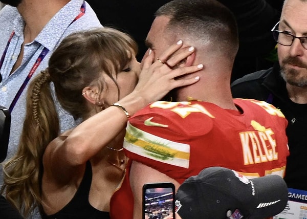 Travis Klece'in Super Bowl şampiyonluğu, Taylor Swift'in Grammy rekoru derken çift tam bir ideal ilişki tablosu çizdi ve tam birbirlerine göre oldukları doğrulandı...