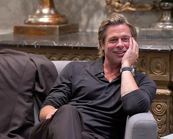 16. Yakışıklı oyuncu Brad Pitt'in eski oda arkadaşı Jason Priestley, geçtiğimiz günlerde verdiği bir röportajda, Brad Pitt ile beraber günlerce duş almadığını ve konuda yarıştıklarını dile getirdi.