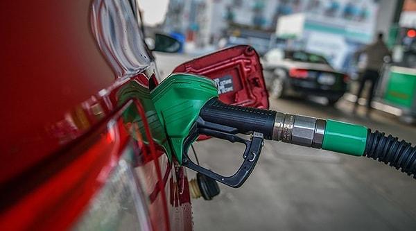 Yeni zam gelen motorinde fiyat değişikliği beklenmezken, bu zam sonrası benzinin litre fiyatının da 39,40 TL'den 41,19 TL'ye çıkması bekleniyor.