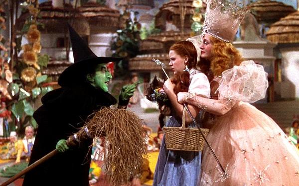 5. Oz Büyücüsü'nün asıl kötü karakteri Glinda.