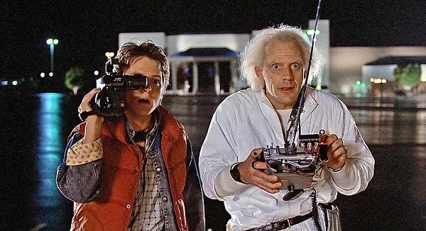 15. Back to the Future filminde George McFly, aslında Marty'nin oğludur.
