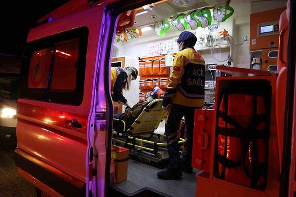Biri şehir içi otobüsü olmak üzere 6 aracın karıştığı kaza sonrası bölgeye çok sayıda ambulans, itfaiye, polis ve jandarma ekipleri sevk edildi.