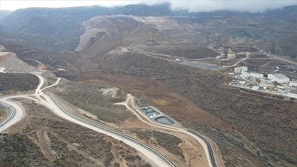 Erzincan İliç'te Çöpler Altın Madeni'nde meydan gelen heyelanın altında kalan 9 işçi halen ulaşılamadı.