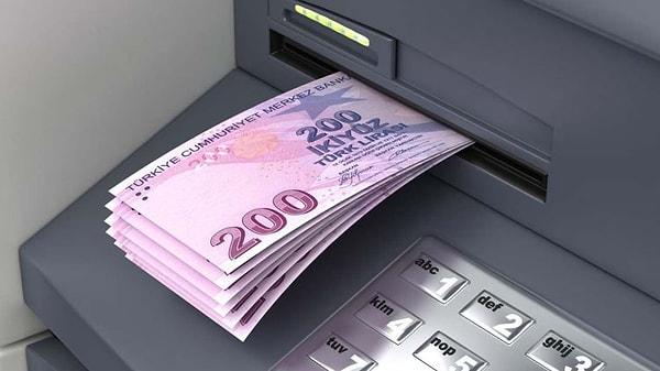 Bazı bankalar, ATM'lerinden banka kartlarıyla ücretsiz nakit çekim limitini en az 10 bin lira olacak şekilde 15 bin liraya kadar yükseltti.