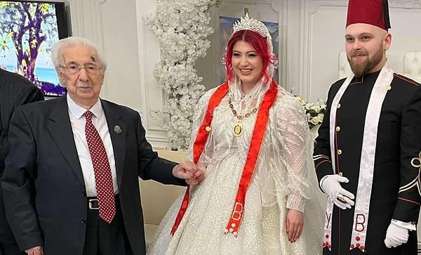 Halk Tv'de yer alan haberde, Berna Sultan Osmanoğlu ve eşinin seçtikleri gelinlik ile damatlık dikkat çekti.
