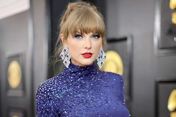 Swift'in şimdi de konser esnasında gitar penasını fırlatarak bir hayranını yaraladığı iddia edildi.
