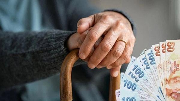 Gazeteci Cem Küçük'ün TGRT Haber canlı yayınında emekliler için ek zam yapılacağı iddia edildi."Emekliye bir zam daha gelir mi?" sorusuna yanıtlayan TGRT Haber Ekonomi Editörü Yaprak Hırka Yıldız, 1 Nisan'ı işaret etti.