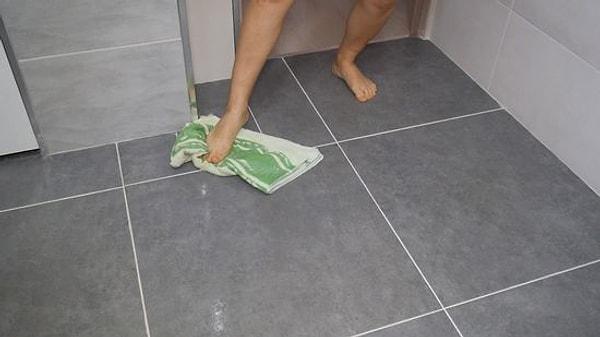 8. Eskimiş havlularınızı banyoda yerleri silmek için kullanabilirsiniz.
