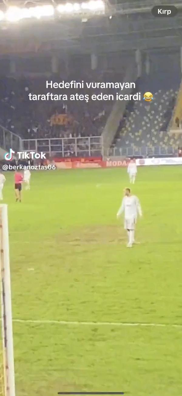Ankaragücü-Galatasaray maçında ev sahibi takım taraftarları maç boyunca sahaya yabancı maddeler atmıştı.