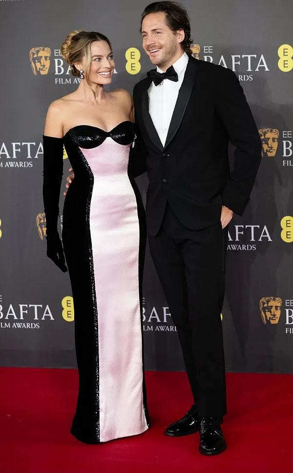 Geceye 2016 senesinde evlendiği yapımcı eşi Tom Ackerley ile katılan Margot Robbie'nin yüzünde her zamanki gibi güller açıyordu...