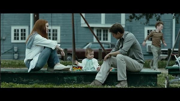 14. Benjamin Button'ın Tuhaf Hikayesi (2008) filminde, Benjamin ve Daisy'nin bebeği Caroline'ı oynayan bebek, Brad Pitt ve Angelina Jolie'nin gerçek hayattaki kızı Shiloh.