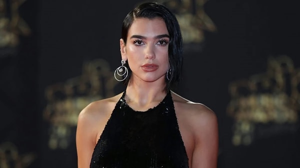 Herhalde Dua Lipa sesimizi duymuş olacak ki, yaptığı son paylaşım 'Türkiye'ye mi geliyor?' diye heyecanlandırdı.