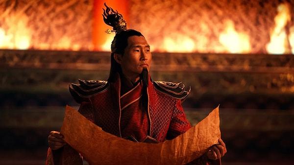 Karakterler geniş çizgilerle çizilmiştir, özellikle Aang'i hedef alan, sürgündeki Ateş Ulusu'nun 17 yaşındaki tacı prensi Prens Zuko (Dallas Liu) dikkat çekiyor.