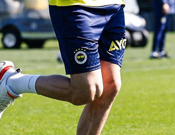 Fotoğrafa dikkatle bakan Fenerbahçeli taraftarlar Luan Peres'in sakatlıktan ve ameliyatlardan sonra diz kapağının aldığı şekle çok üzüldü.