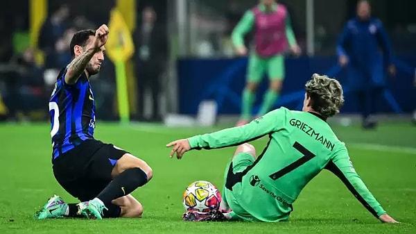 Inter forması giyen milli futbolcu Hakan Çalhanoğlu, 90 dakika sahada kaldı.