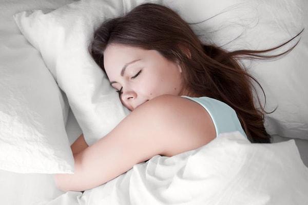 Regular Sleep Habits Impact Your Skin: Combat Aging with Beauty Sleep