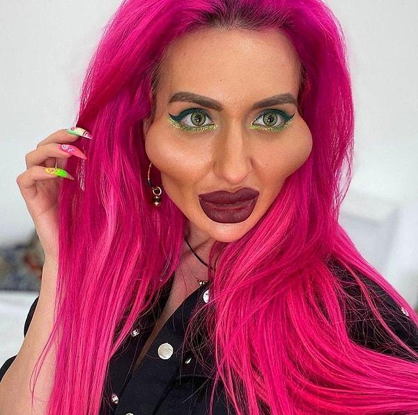 30 yaşındaki Ukraynalı Anastasia Pokreshchuk Instagram'da 263 binden fazla takipçiye sahip. Yani ünlü ismin yanaklarını sevmeyen kadar seven de var.