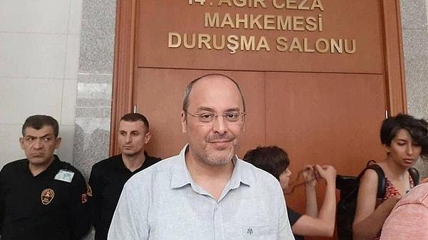Akdeniz Üniversitesi'ndeki görevinden KHK ile ihraç edilen Barış Akademisyeni Bülent Şık, mahkeme kararıyla görevine iade edildi.