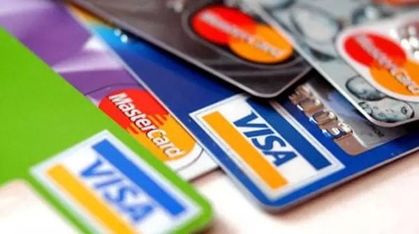 Yurttaşlar, bankaların müşteri hizmetlerini arayarak veya tüketici hakem heyetlerine e-Devlet üzerinden başvurarak kredi kartı aidatları için ödedikleri parayı geri alabiliyor.